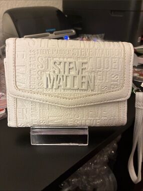Steve Madden White Embossed Logo Wallet-NWT
